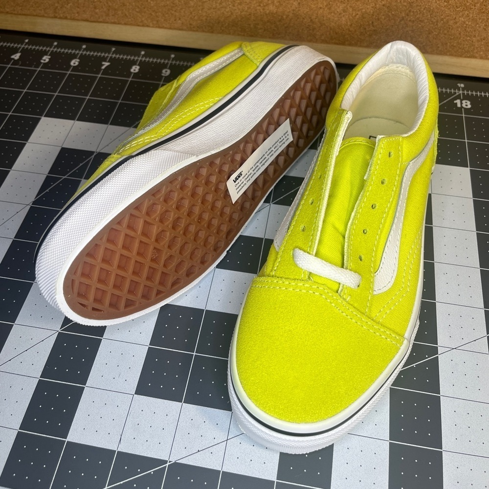 Vans old skool 
Brand new
NWOT
Lemon green - Picture 6 of 8